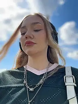 Snapshot of MilaMoone chatting on 6, 5, 2026 MilaMoone online show from 6, 5, 2026