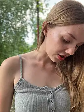 MilaMoone online show from 24, 7, 2026