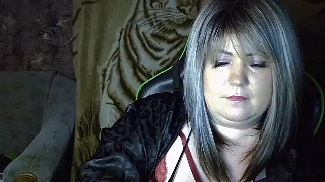 Snapshot of YuliiaSan chatting on 17, 10, 2025 YuliiaSan online show from 17, 10, 2025