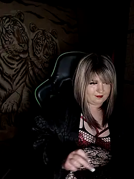 Snapshot of YuliiaSan chatting on 27, 10, 2025 YuliiaSan online show from 27, 10, 2025