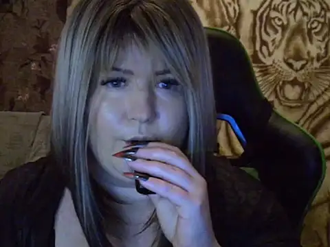 Snapshot of YuliiaSan chatting on 5, 12, 2025 YuliiaSan online show from 5, 12, 2025