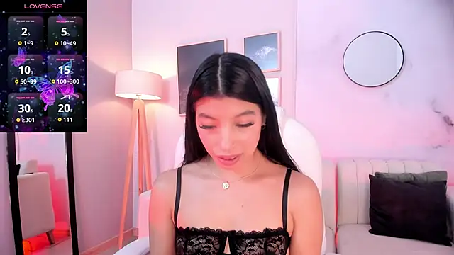 Tiffany Low online show from 30, 10, 2025