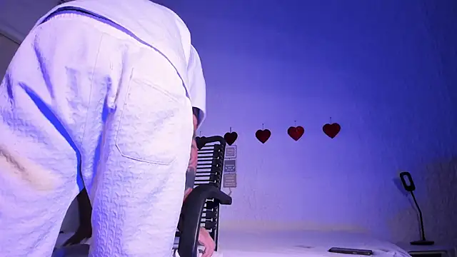 Snapshot of j_martony chatting on 18, 9, 2025 j martony online show from 18, 9, 2025