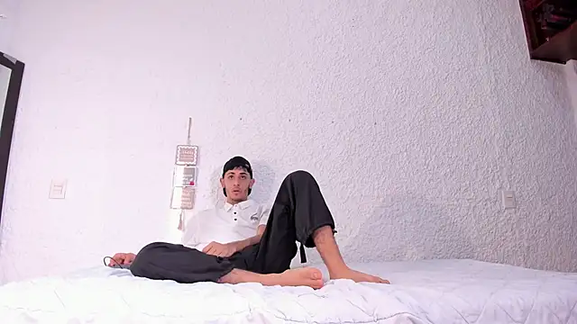 Snapshot of j_martony chatting on 15, 11, 2025 j martony online show from 15, 11, 2025