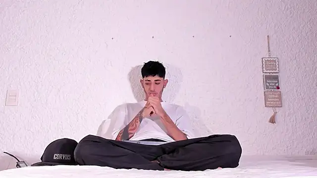 Snapshot of j_martony chatting on 17, 11, 2025 j martony online show from 17, 11, 2025