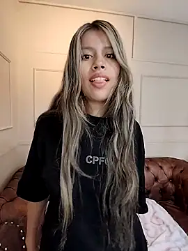 Snapshot of EMILIIA_RICHTER__ chatting on 5, 10, 2025 EMILIIA RICHTER online show from 5, 10, 2025