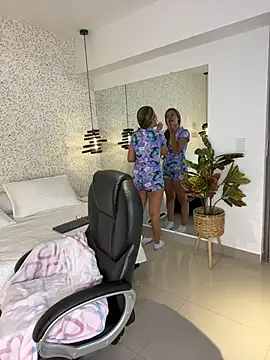 Snapshot of EMILIIA_RICHTER__ chatting on 9, 11, 2025 EMILIIA RICHTER online show from 9, 11, 2025