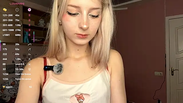 FridaAaberg online show from 13, 10, 2025