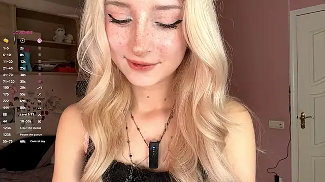 FridaAaberg online show from 14, 11, 2025