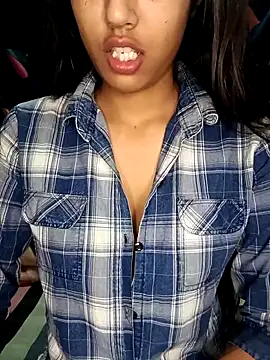 Snapshot of reetika6375 chatting on 14, 11, 2025 reetika6375 online show from 14, 11, 2025