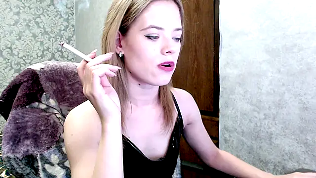 Snapshot of Kate__Loves chatting on 7, 10, 2025 Kate Loves online show from 7, 10, 2025