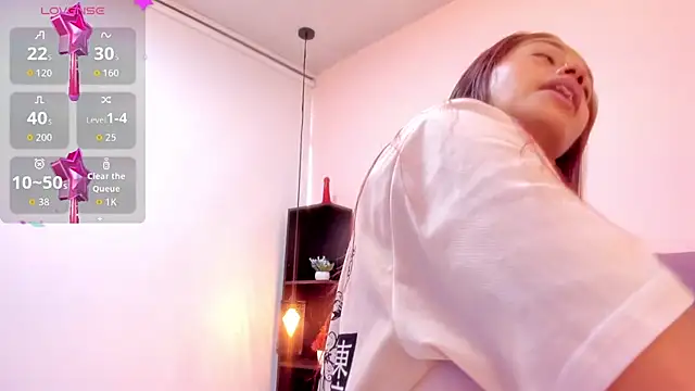 HoollyHendrix online show from 24, 11, 2025