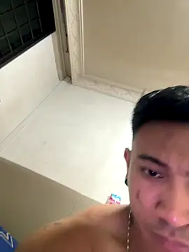 Snapshot of RoyDino chatting on 15, 10, 2025 RoyDino online show from 15, 10, 2025