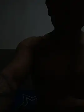 Snapshot of RoyDino chatting on 17, 10, 2025 RoyDino online show from 17, 10, 2025