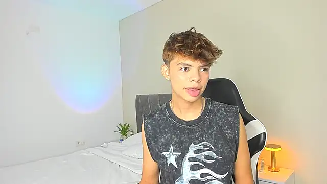 Zacktorres  online show from 17, 12, 2025