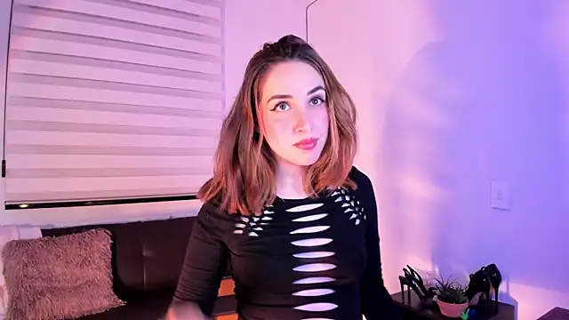 SarahCastillo  online show from 8, 10, 2025