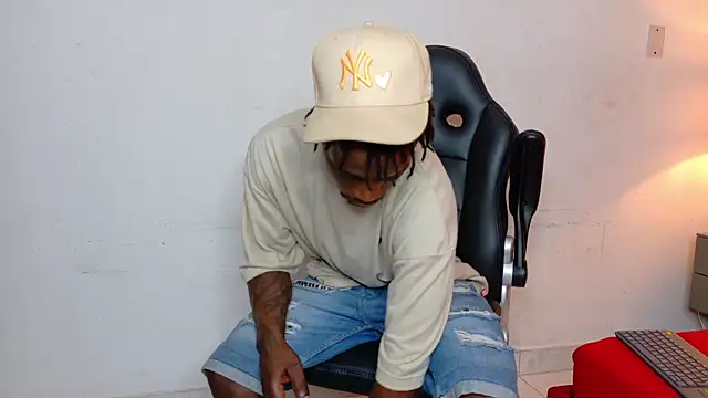 Snapshot of SkylerBigxxx chatting on 2, 10, 2025 SkylerBigxxx online show from 2, 10, 2025