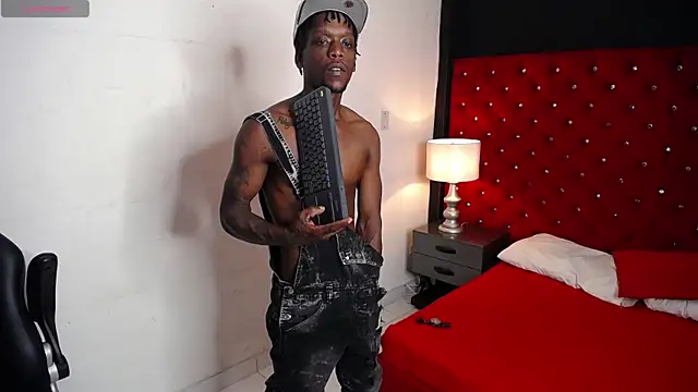 Snapshot of SkylerBigxxx chatting on 4, 10, 2025 SkylerBigxxx online show from 4, 10, 2025