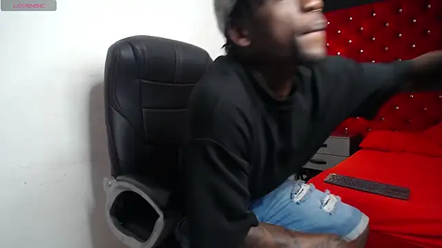 Snapshot of SkylerBigxxx chatting on 31, 10, 2025 SkylerBigxxx online show from 31, 10, 2025