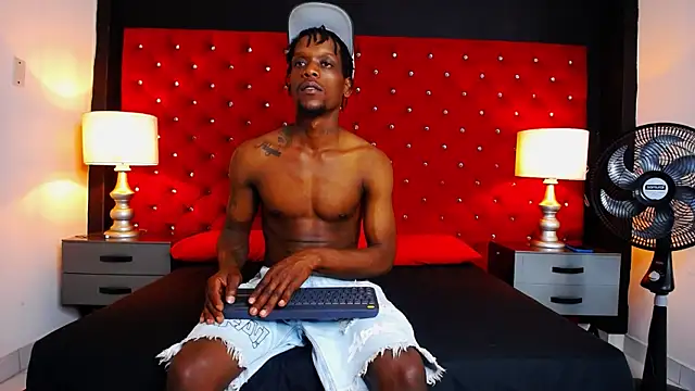 Snapshot of SkylerBigxxx chatting on 7, 11, 2025 SkylerBigxxx online show from 7, 11, 2025