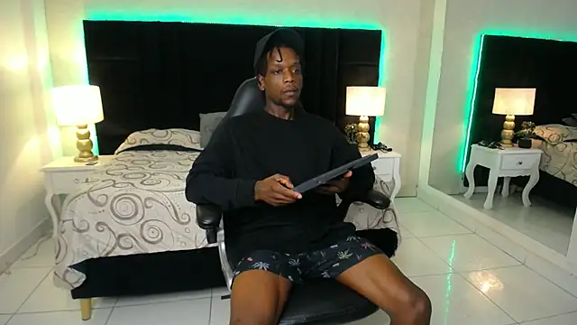 SkylerBigxxx online show from 13, 6, 2026