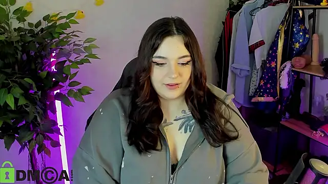 Mia R0ss online show from 7, 2, 2026