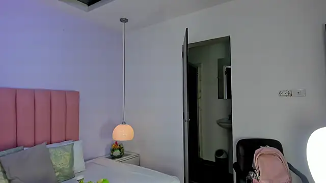 Snapshot of Amy_Ferreira chatting on 10, 11, 2025 Amy Ferreira online show from 10, 11, 2025