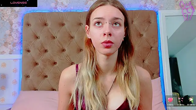 Snapshot of CoraVex chatting on 24, 10, 2025 CoraVex online show from 24, 10, 2025