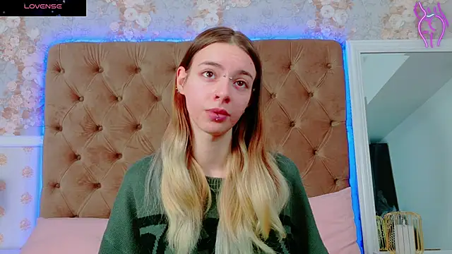 Snapshot of CoraVex chatting on 27, 10, 2025 CoraVex online show from 27, 10, 2025