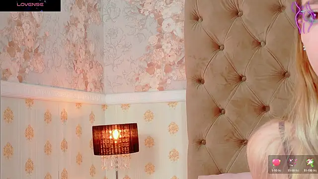 Snapshot of CoraVex chatting on 5, 11, 2025 CoraVex online show from 5, 11, 2025