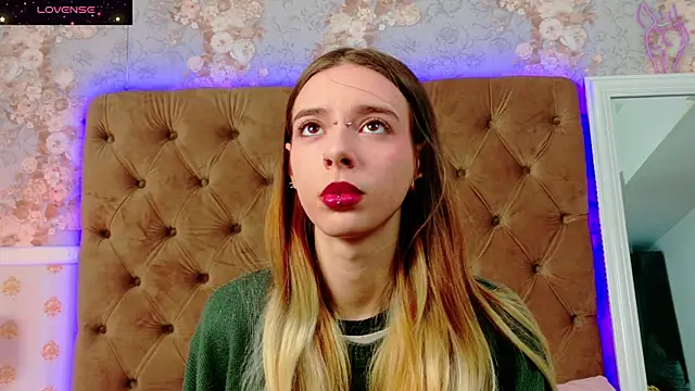 Snapshot of CoraVex chatting on 24, 11, 2025 CoraVex online show from 24, 11, 2025