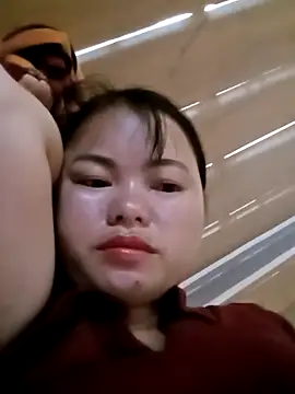 emly-xinh18 online show from 8, 10, 2025