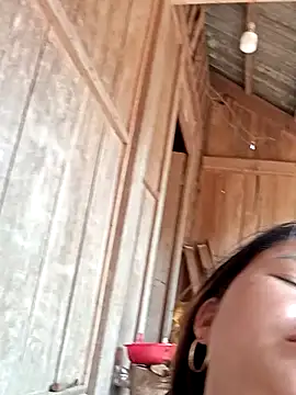 emly-xinh18 online show from 13, 10, 2025