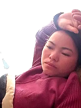 emly-xinh18 online show from 21, 11, 2025