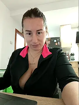 bichota85 online show from 28, 11, 2025