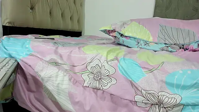 Snapshot of brandy_h9 chatting on 22, 10, 2025 brandy h9 online show from 22, 10, 2025