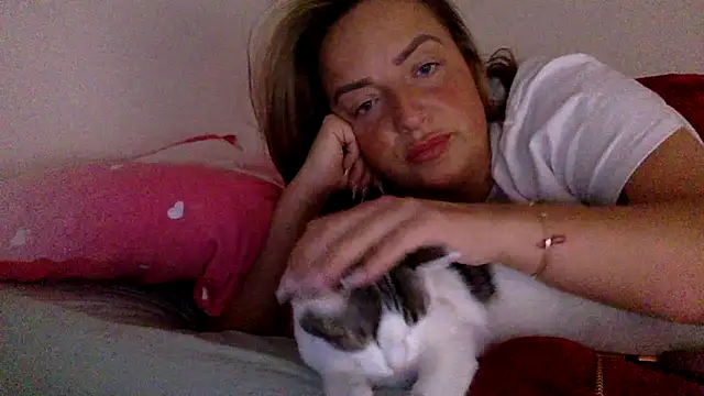 Snapshot of QueenStacyxox chatting on 24, 9, 2025 QueenStacyxox online show from 24, 9, 2025