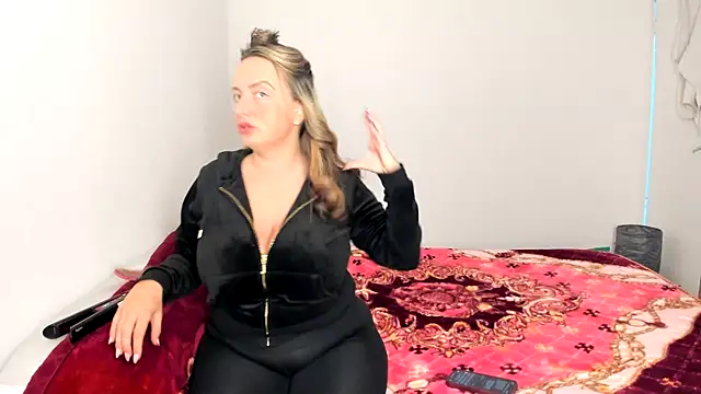 Snapshot of QueenStacyxox chatting on 29, 9, 2025 QueenStacyxox online show from 29, 9, 2025