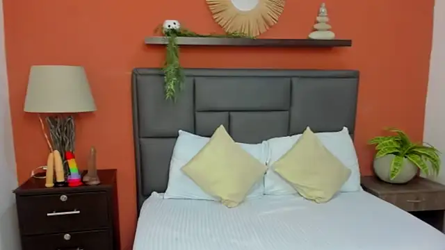 molly lovee  online show from 2, 10, 2025