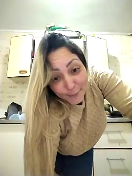 Snapshot of Lunita86 chatting on 12, 10, 2025 Lunita86 online show from 12, 10, 2025