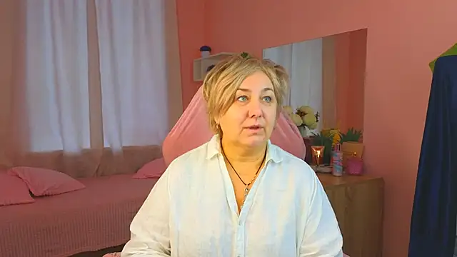 Snapshot of Marta_Wils chatting on 7, 10, 2025 Marta Wils online show from 7, 10, 2025