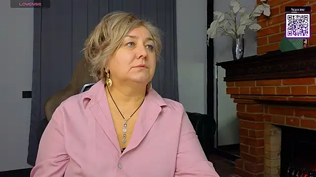 Snapshot of Marta_Wils chatting on 9, 10, 2025 Marta Wils online show from 9, 10, 2025