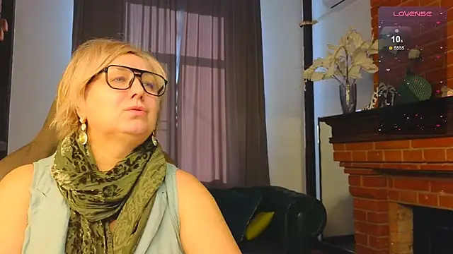 Snapshot of Marta_Wils chatting on 27, 10, 2025 Marta Wils online show from 27, 10, 2025