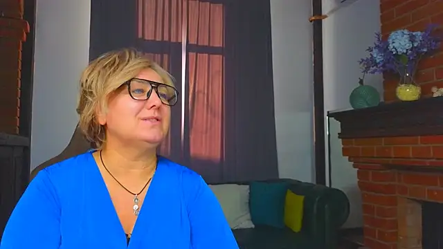 Snapshot of Marta_Wils chatting on 6, 11, 2025 Marta Wils online show from 6, 11, 2025