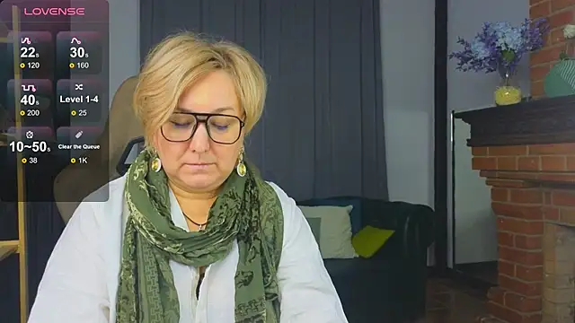 Snapshot of Marta_Wils chatting on 12, 11, 2025 Marta Wils online show from 12, 11, 2025