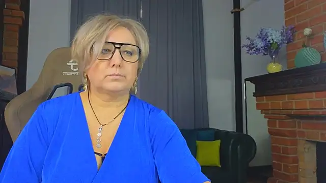 Snapshot of Marta_Wils chatting on 13, 11, 2025 Marta Wils online show from 13, 11, 2025