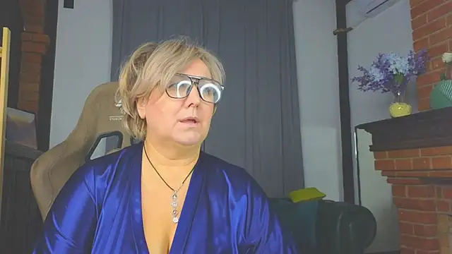 Snapshot of Marta_Wils chatting on 14, 11, 2025 Marta Wils online show from 14, 11, 2025