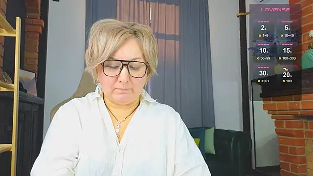 Snapshot of Marta_Wils chatting on 17, 11, 2025 Marta Wils online show from 17, 11, 2025