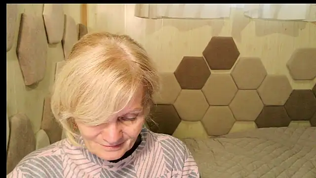 Zoe Steell online show from 1, 10, 2025