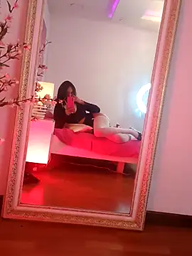 Snapshot of RouseWhitte chatting on 3, 11, 2025 RouseWhitte online show from 3, 11, 2025